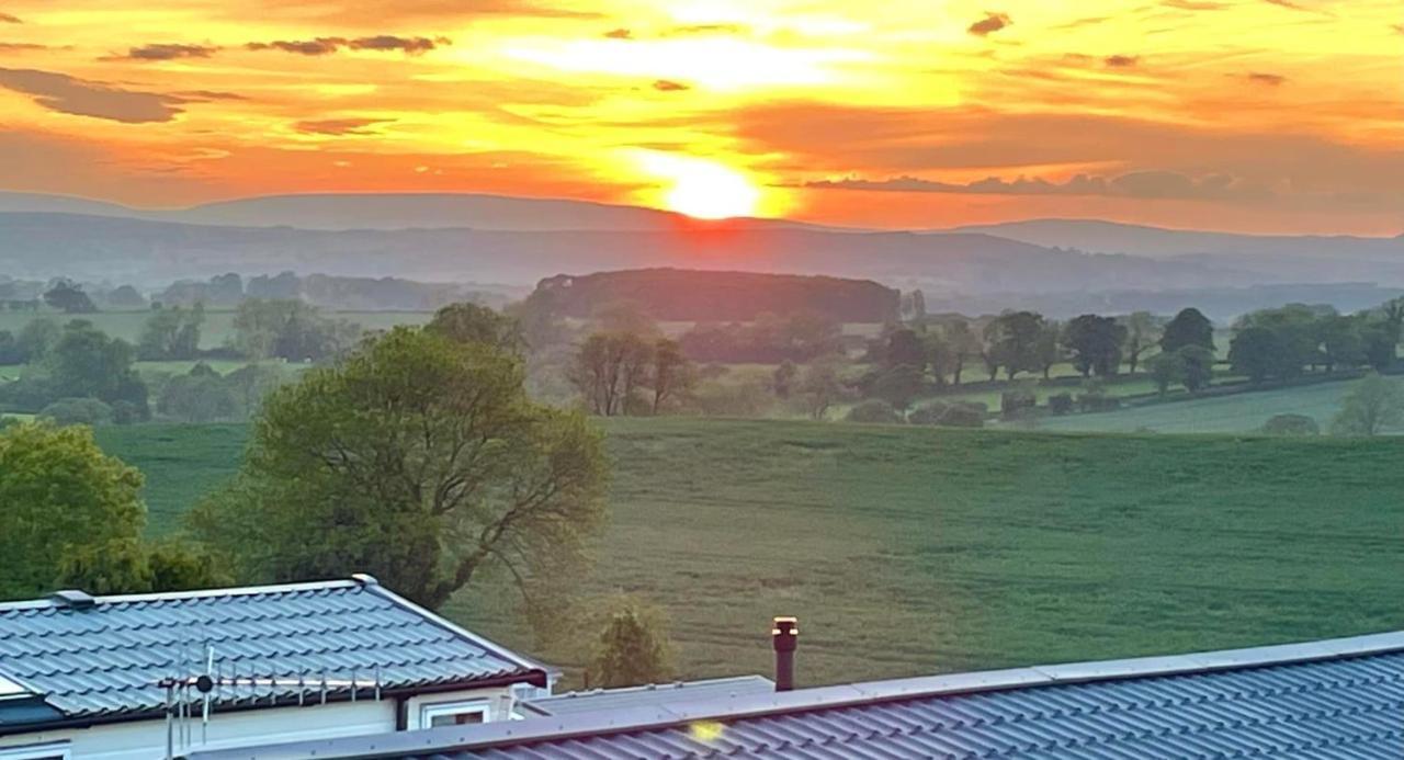 Ribble Valley Lodge Retreat Gisburn Extérieur photo